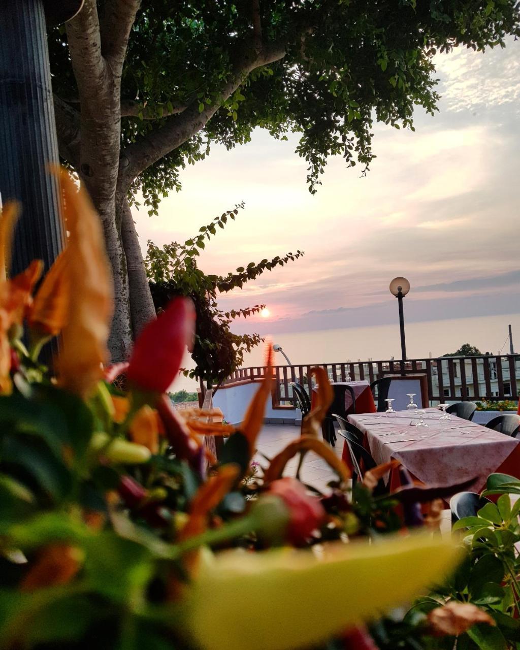 San Carlo - Terrazzo Sul Mare Con Ristorante E Pizzeria Bed & Breakfast Zambrone Eksteriør bilde